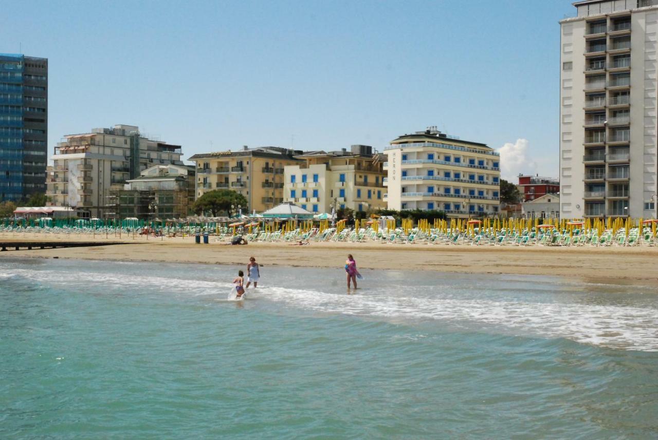 Heron Apartments Lido di Jesolo Luaran gambar