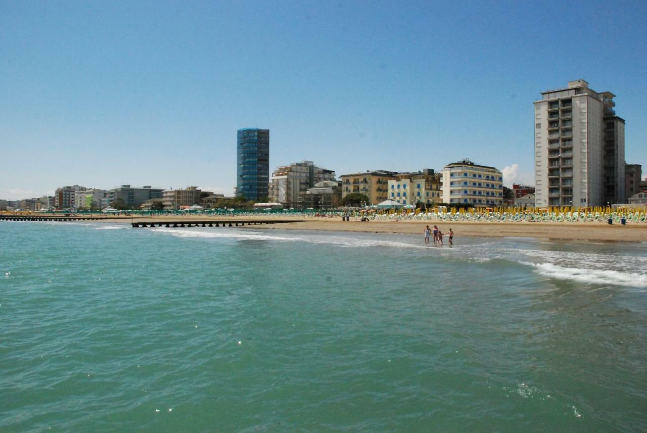 Heron Apartments Lido di Jesolo Luaran gambar